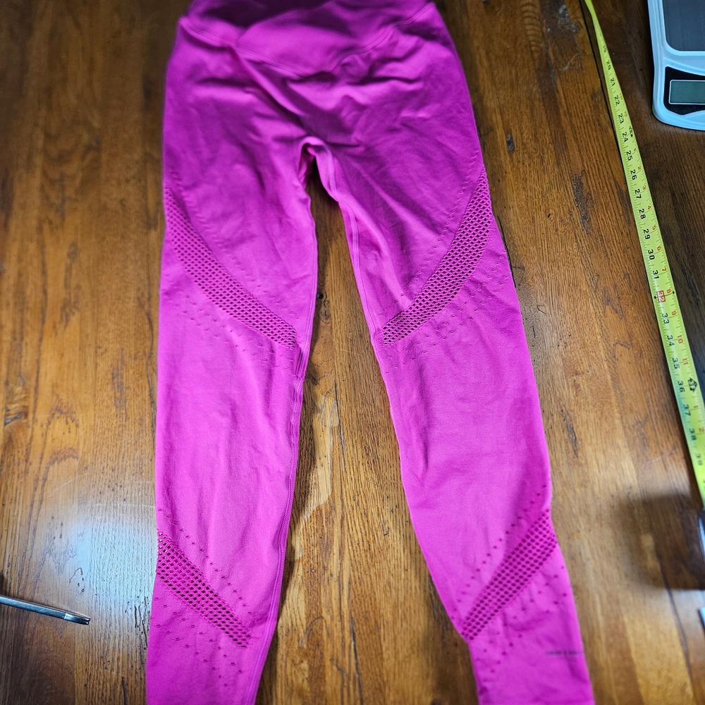 PINK Chloe x Halle High Waisted Seamless Leggings Eyelet Detail Pink Size Medium - Picture 10 of 14
